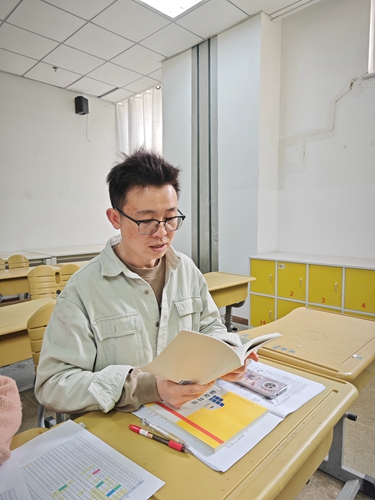 14党员代表申纲发言